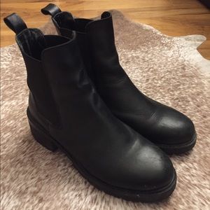 Urban Outfitters Zoe Chelsea Boots
